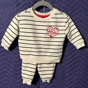 Never worn fleece lined 2 piece set. Unisex